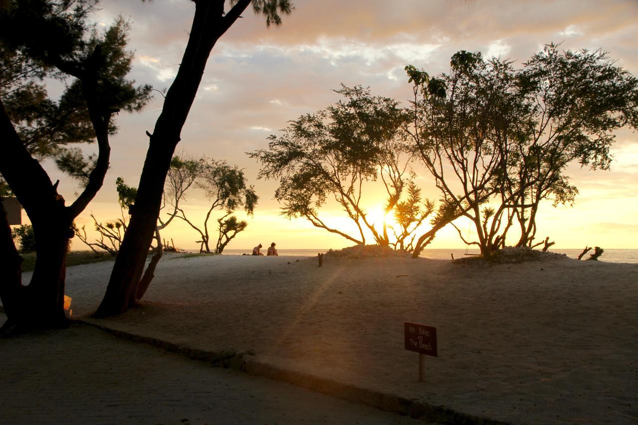 Villa Sunset Beach ギリ・トラワンガン エクステリア 写真